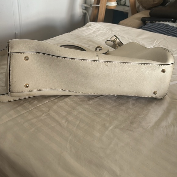 DKNY - Picture 3 of 4